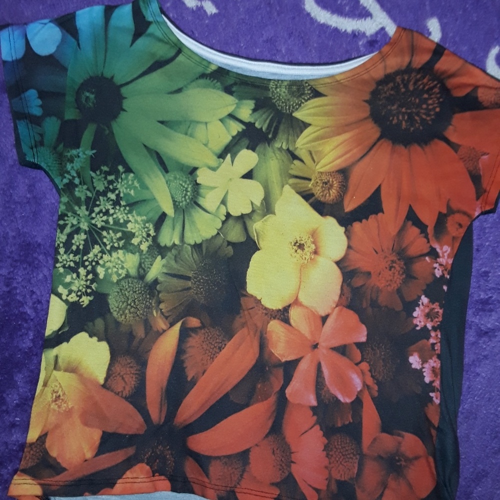 Floral aeropostale tshirt medium